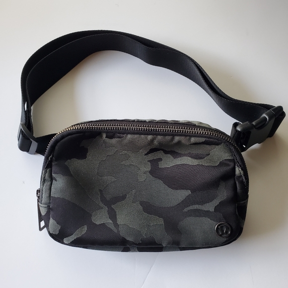 lululemon camo fanny pack